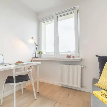 Legnicka Close To The Center Of By Rent Like شقة